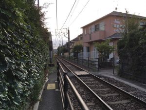電車が迫ってくる様子